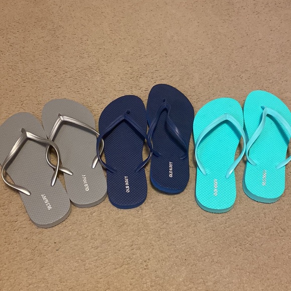 Old Navy 🩴 Flip Flops - Picture 2 of 3